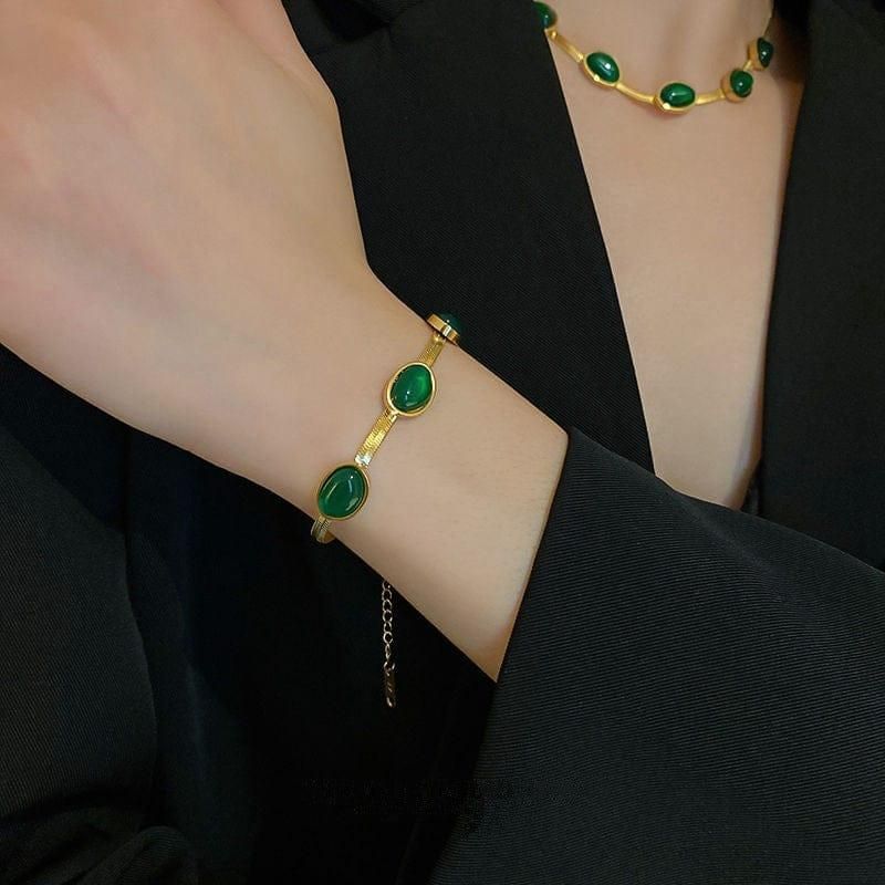 Elegant Oval Green Crystal Necklace & Bracelet Set – Timeless Glamour!